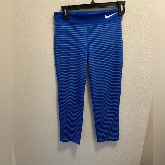 Nike Girls Striped Training Capris Size XL - Picture 1 of 6